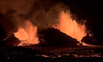 ESPECTÁCULO NATURAL: EL VOLCÁN KILAUEA ENTRA EN ERUPCIÓN