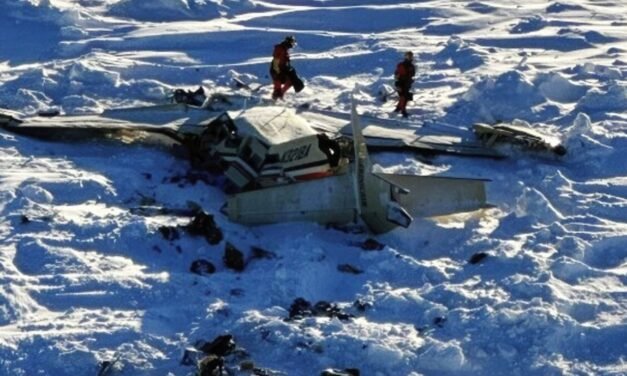 AVIÓN SE ESTRELLA EN ALASKA: 10 VÍCTIMAS EN TRAGEDIA AÉREA