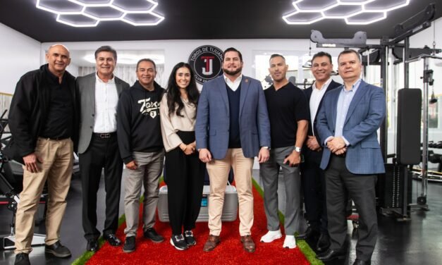 ABANDERA ISMAEL BURGUEÑO AL EQUIPO DE BÉISBOL DE TOROS DE TIJUANA RUMBO A LA TEMPORADA 2025 DE LA LIGA MEXICANA DE BÉISBOL