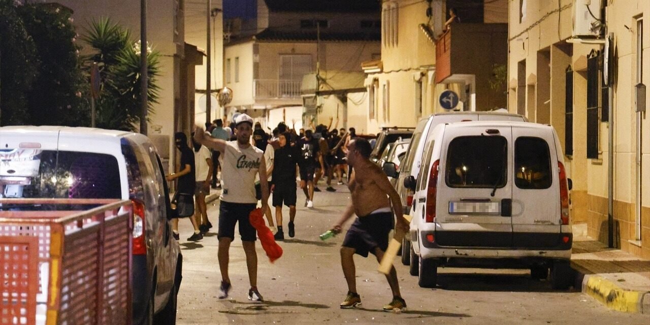 GRUPO ULTRADERECHISTA ATACA RESTAURANTE ÁRABE EN TORRE PACHECO, MURCIA